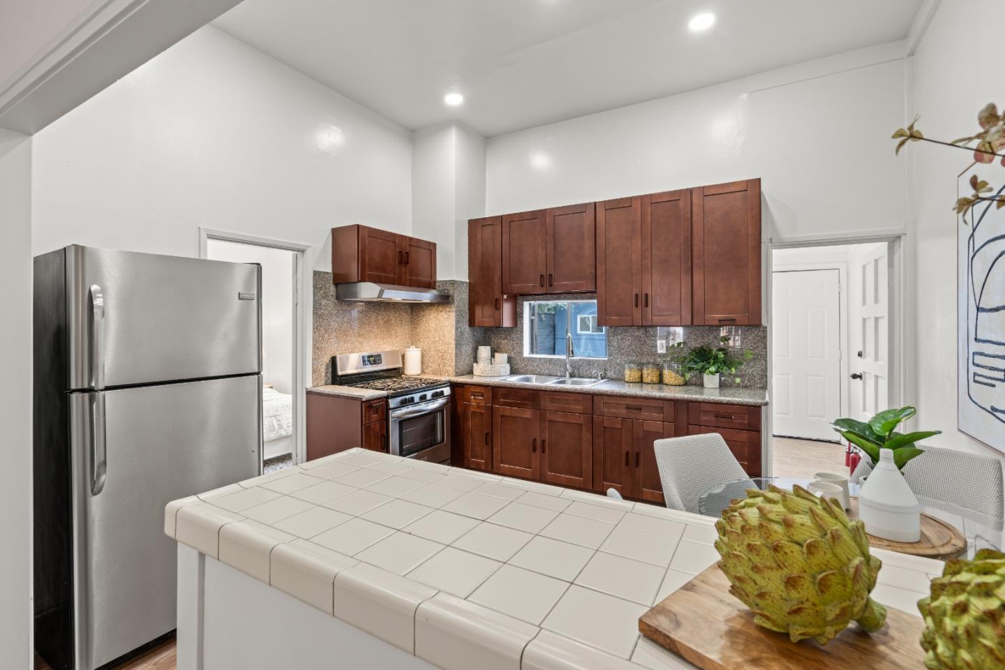 Detail Gallery Image 13 of 64 For 1338 York St, San Francisco,  CA 94110 - 3 Beds | 1 Baths
