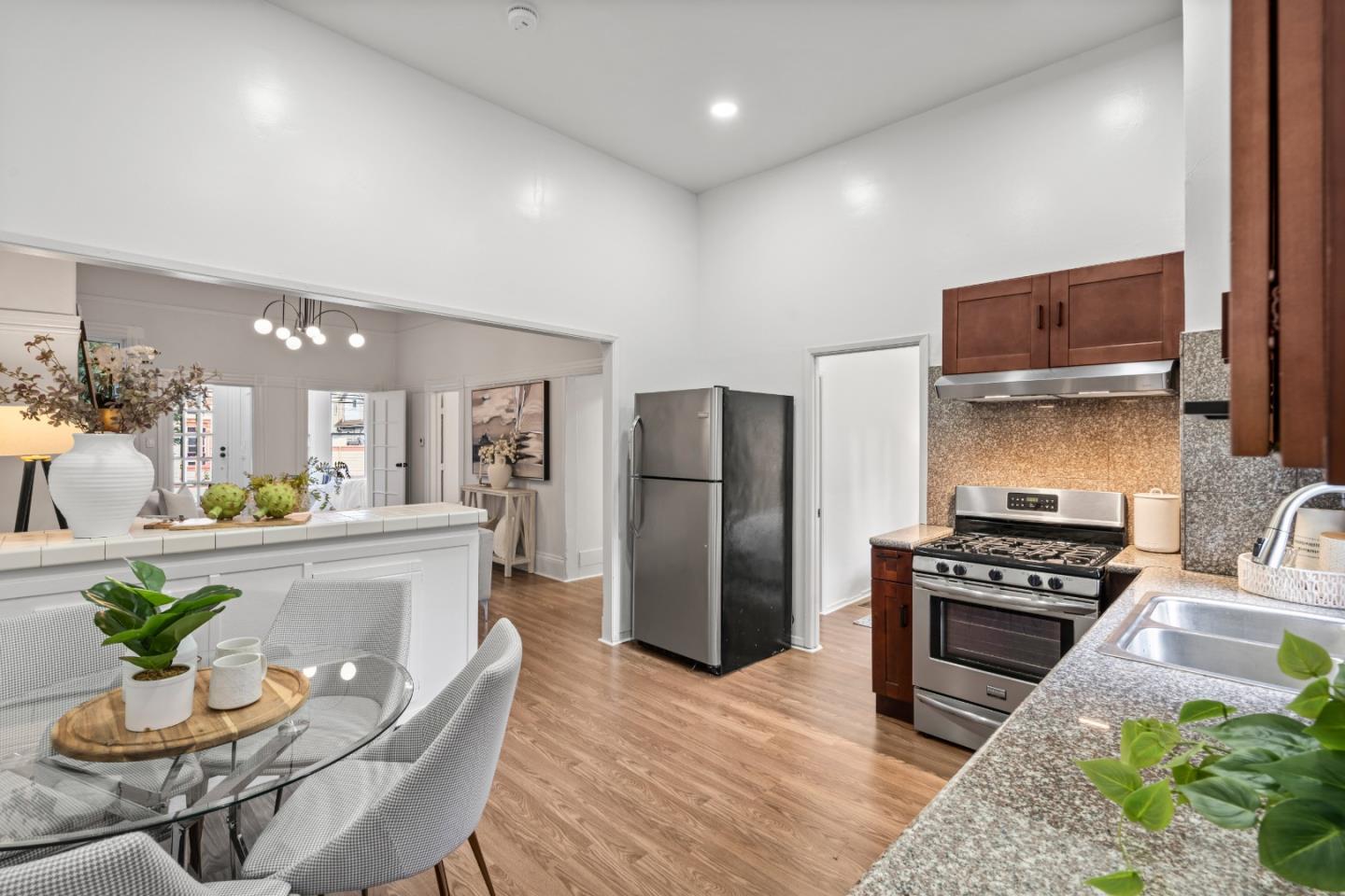 Detail Gallery Image 15 of 64 For 1338 York St, San Francisco,  CA 94110 - 3 Beds | 1 Baths