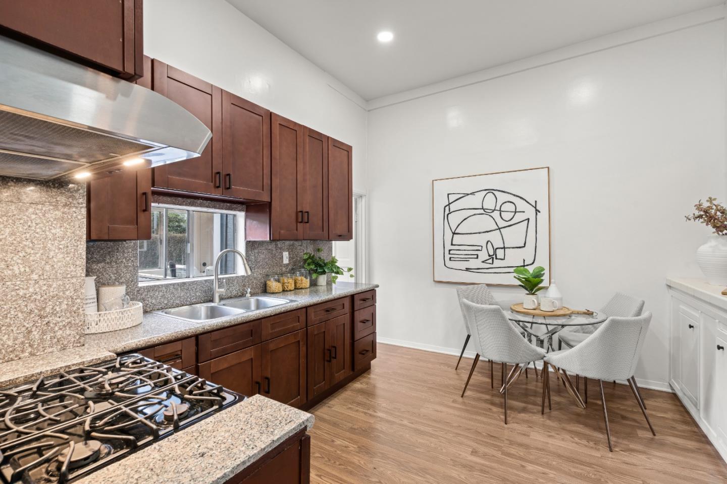 Detail Gallery Image 16 of 64 For 1338 York St, San Francisco,  CA 94110 - 3 Beds | 1 Baths