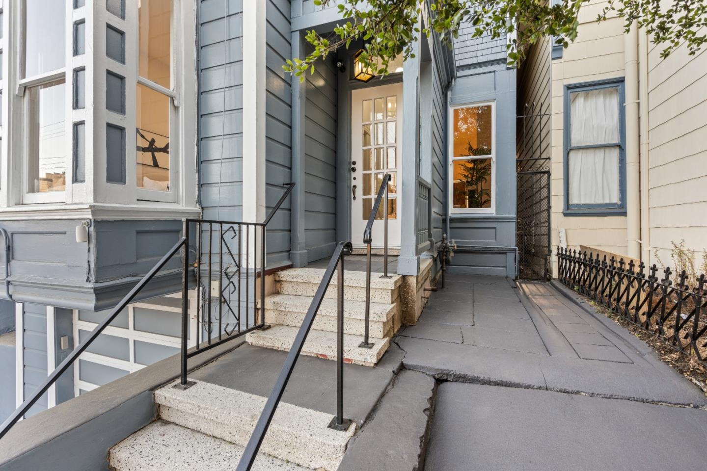 Detail Gallery Image 3 of 64 For 1338 York St, San Francisco,  CA 94110 - 3 Beds | 1 Baths