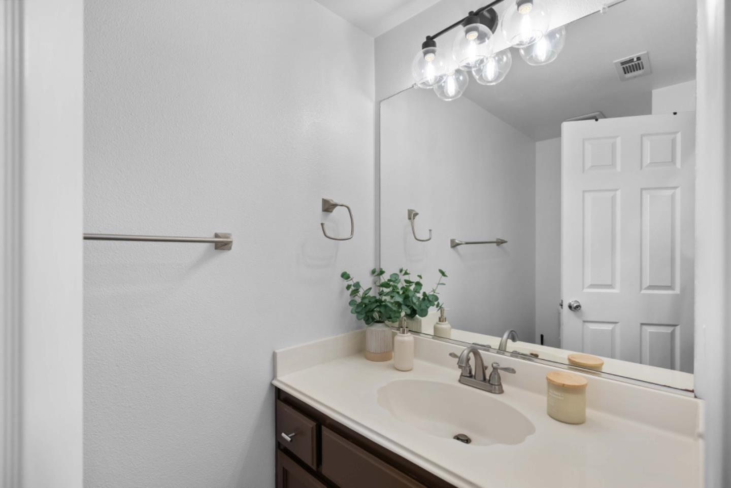 Detail Gallery Image 27 of 40 For 3454 Dayton Cmn, Fremont,  CA 94538 - 2 Beds | 2/1 Baths