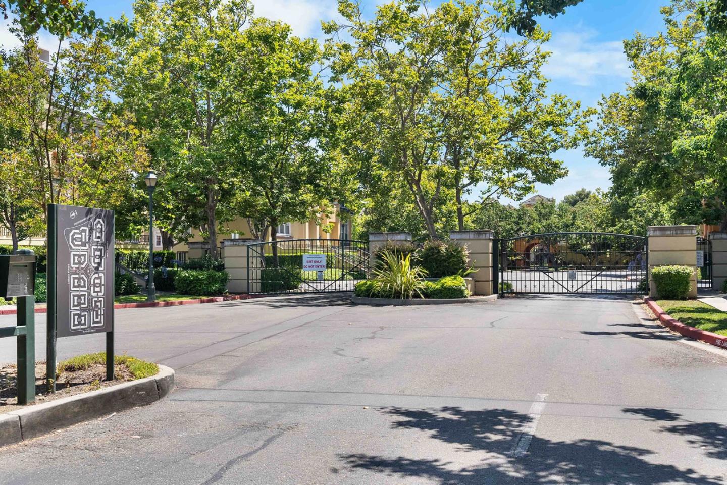 Detail Gallery Image 9 of 40 For 3454 Dayton Cmn, Fremont,  CA 94538 - 2 Beds | 2/1 Baths