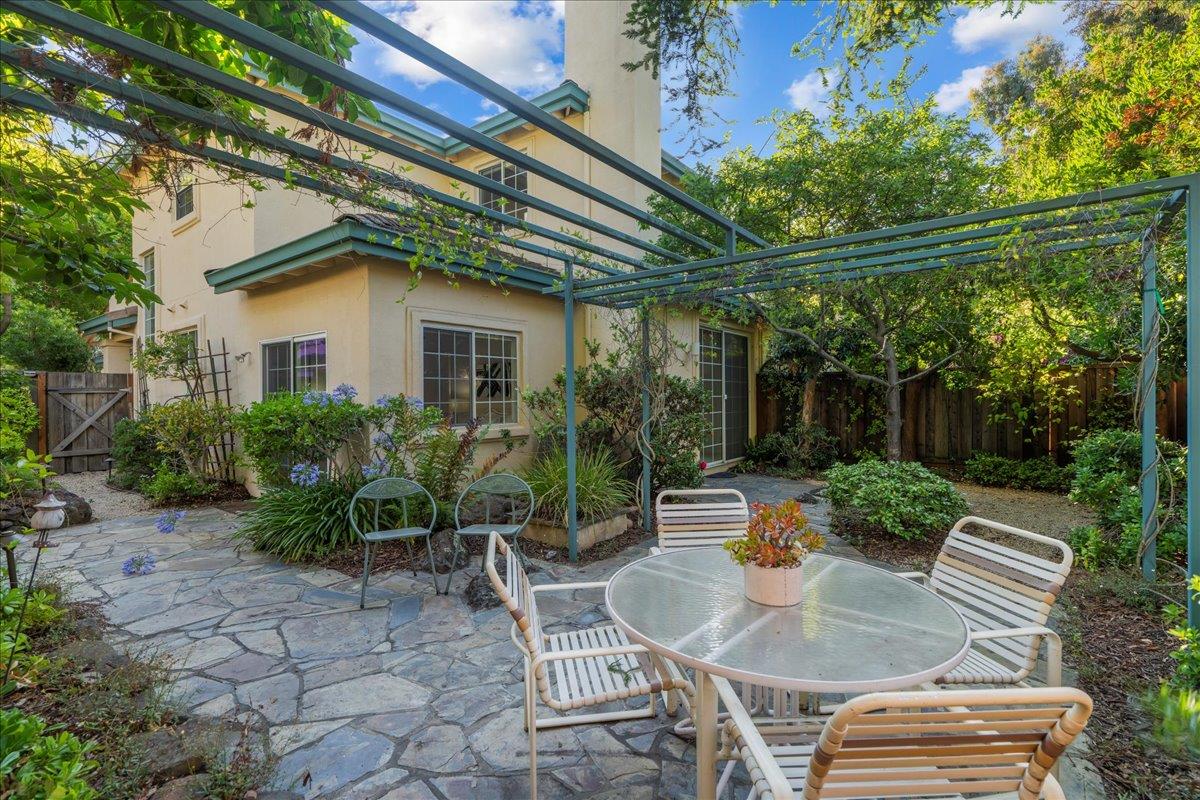 Detail Gallery Image 2 of 37 For 4173 El Camino Real #13,  Palo Alto,  CA 94306 - 3 Beds | 3 Baths