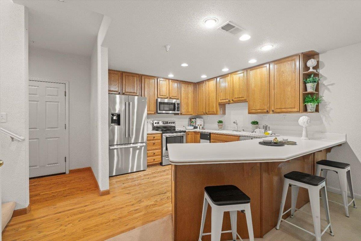 Detail Gallery Image 6 of 37 For 4173 El Camino Real #13,  Palo Alto,  CA 94306 - 3 Beds | 3 Baths