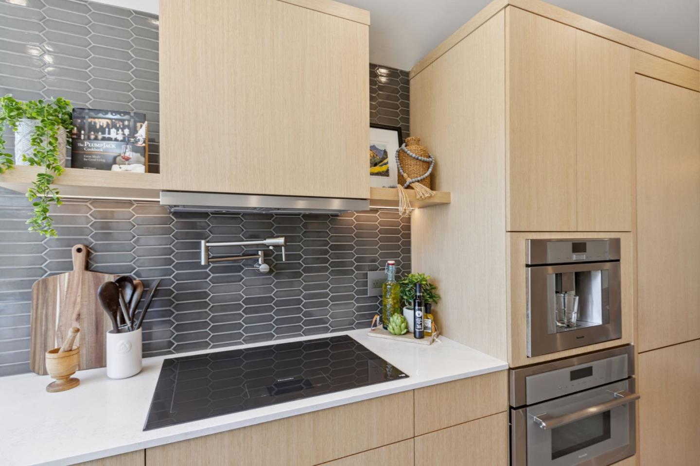 Detail Gallery Image 10 of 51 For 237 21st Ave, Santa Cruz,  CA 95062 - 3 Beds | 2 Baths