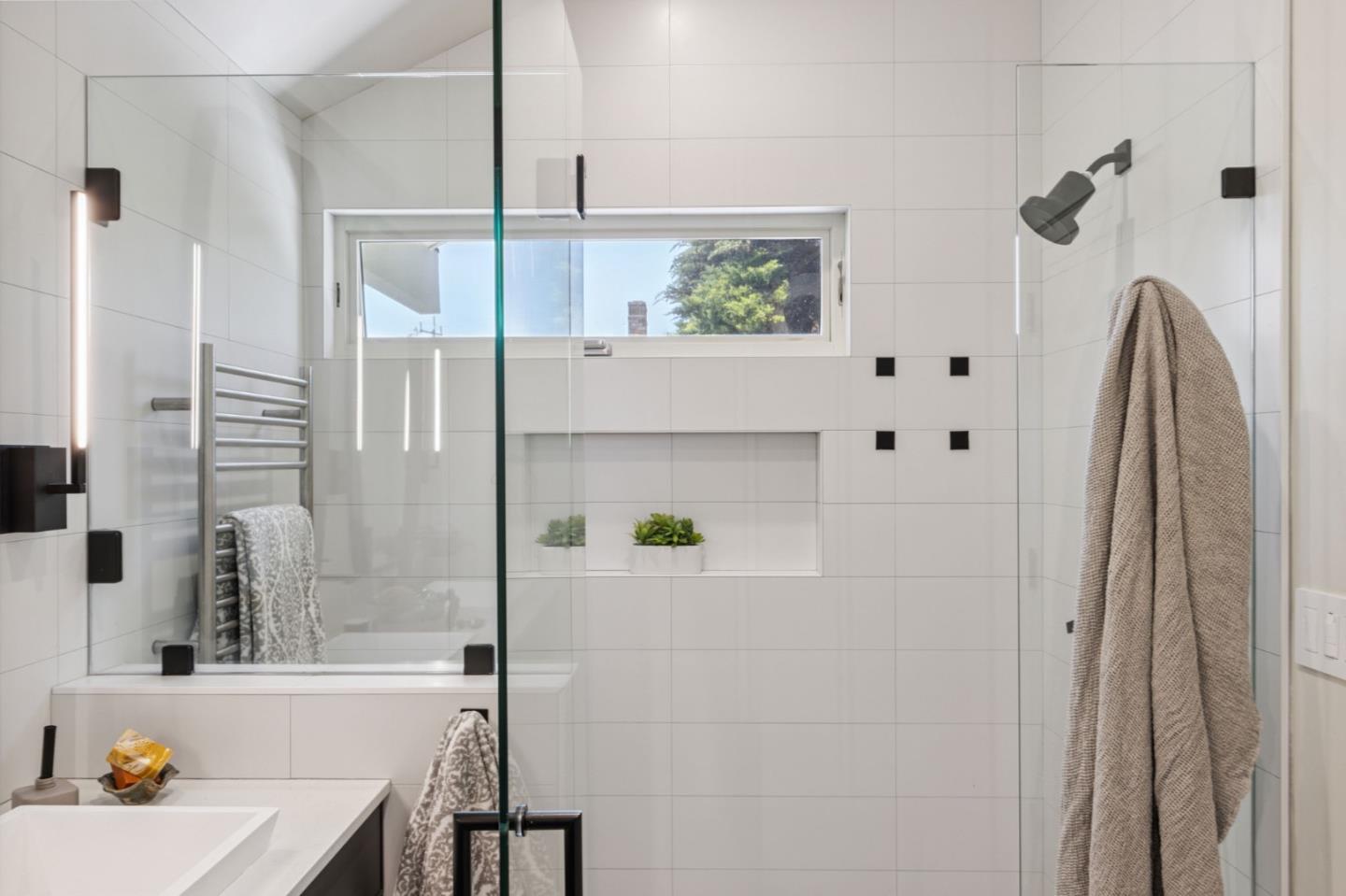 Detail Gallery Image 14 of 51 For 237 21st Ave, Santa Cruz,  CA 95062 - 3 Beds | 2 Baths