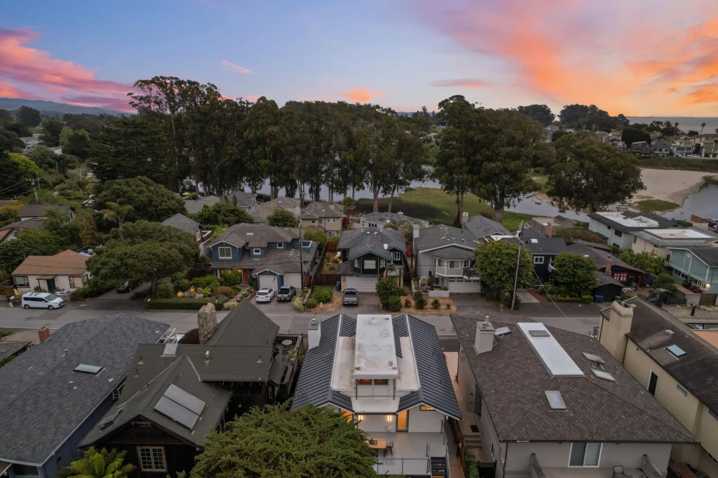 Detail Gallery Image 47 of 51 For 237 21st Ave, Santa Cruz,  CA 95062 - 3 Beds | 2 Baths