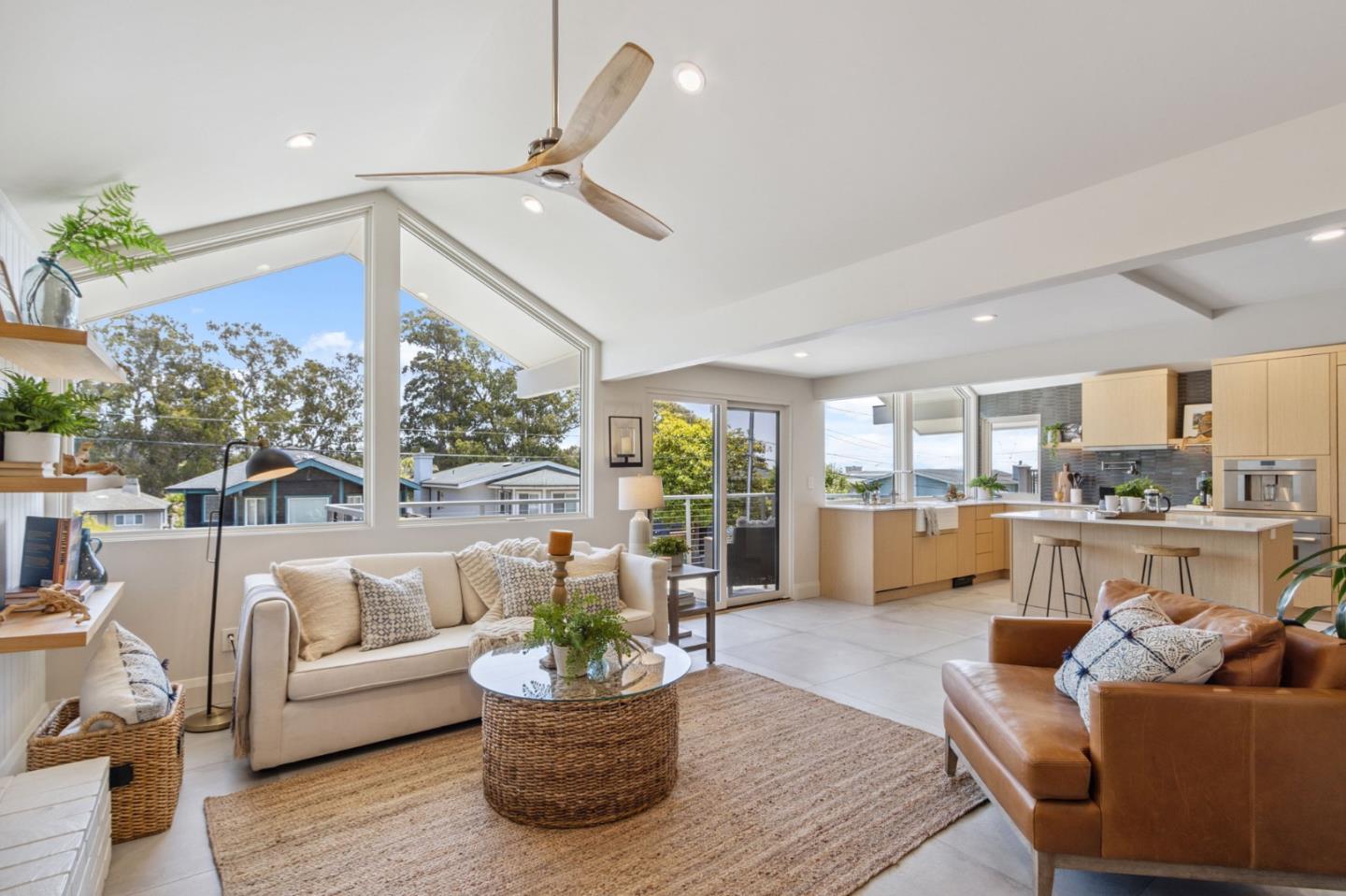 Detail Gallery Image 6 of 51 For 237 21st Ave, Santa Cruz,  CA 95062 - 3 Beds | 2 Baths