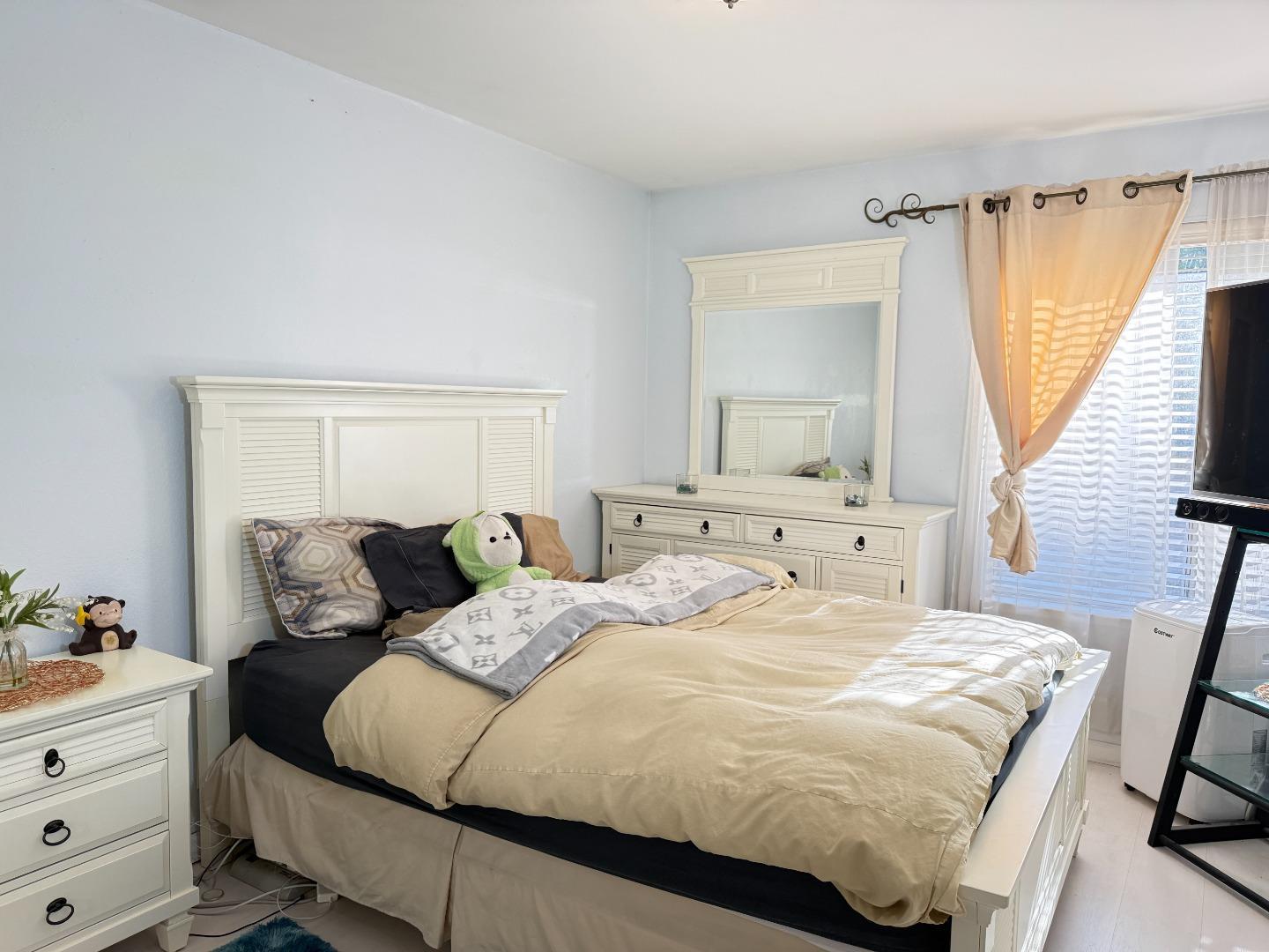 Detail Gallery Image 12 of 21 For 2701 Lone Bluff Way #18,  San Jose,  CA 95111 - 2 Beds | 1/1 Baths