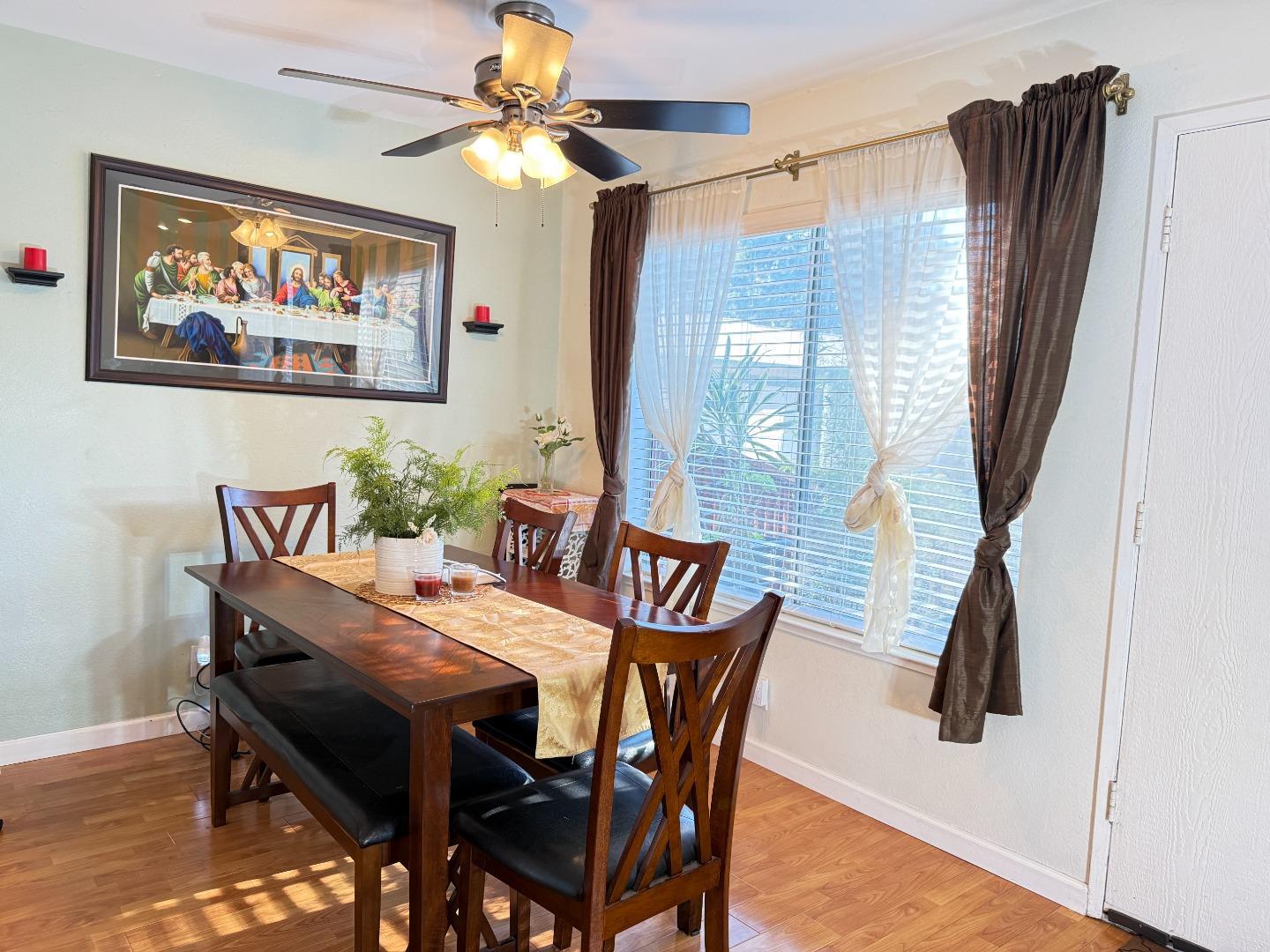 Detail Gallery Image 3 of 21 For 2701 Lone Bluff Way #18,  San Jose,  CA 95111 - 2 Beds | 1/1 Baths