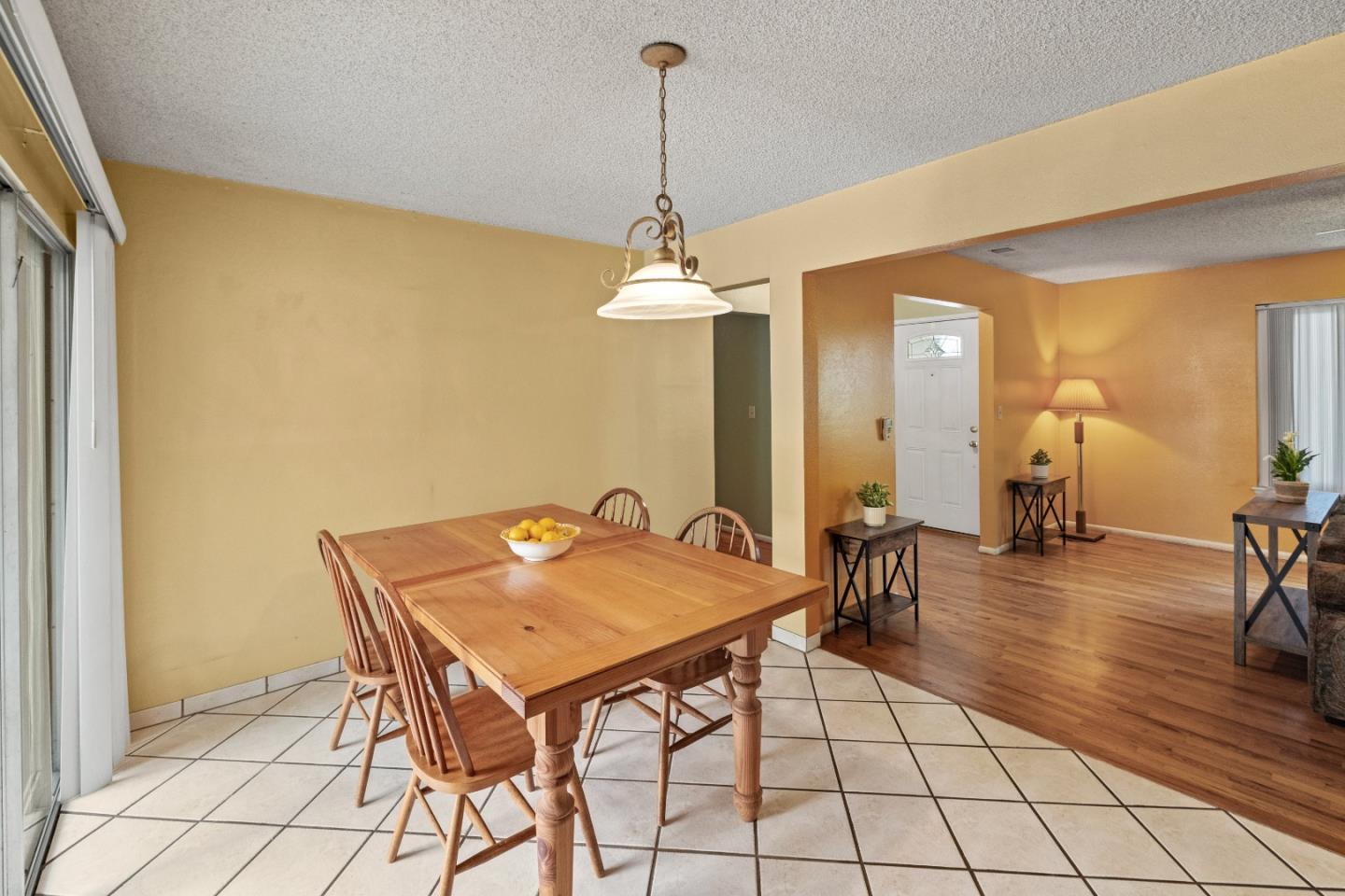 Detail Gallery Image 10 of 41 For 19060 Oak Heights Dr, Salinas,  CA 93907 - 3 Beds | 2 Baths