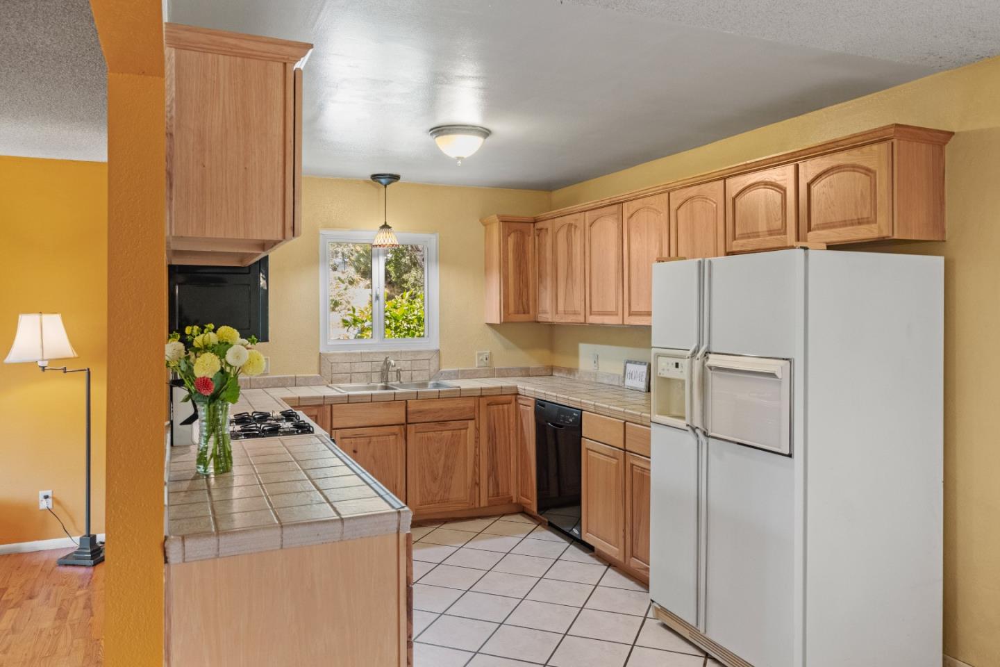 Detail Gallery Image 13 of 41 For 19060 Oak Heights Dr, Salinas,  CA 93907 - 3 Beds | 2 Baths