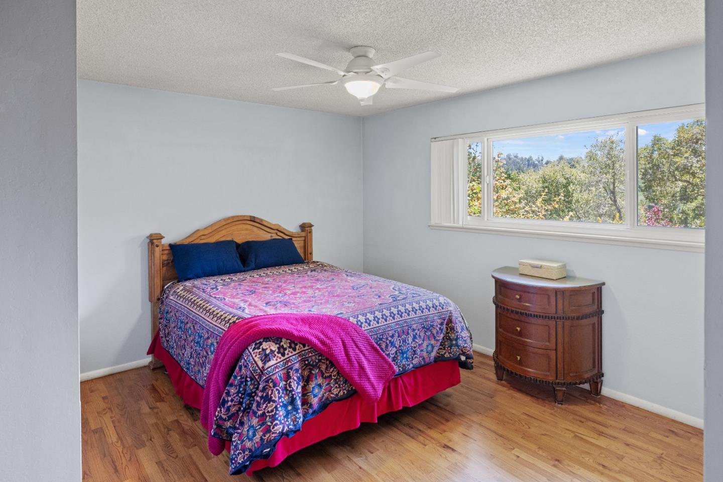Detail Gallery Image 14 of 41 For 19060 Oak Heights Dr, Salinas,  CA 93907 - 3 Beds | 2 Baths
