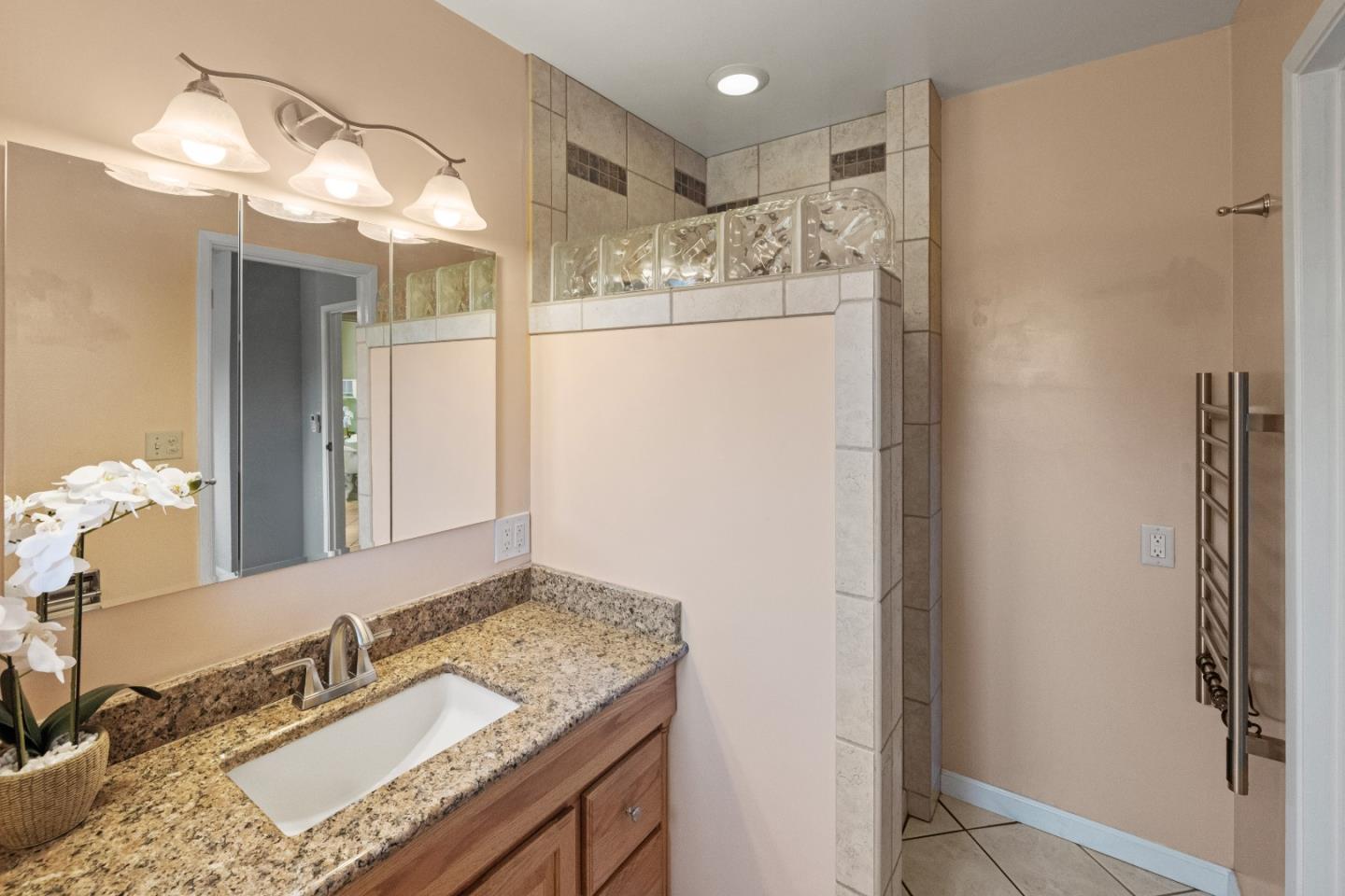 Detail Gallery Image 18 of 41 For 19060 Oak Heights Dr, Salinas,  CA 93907 - 3 Beds | 2 Baths