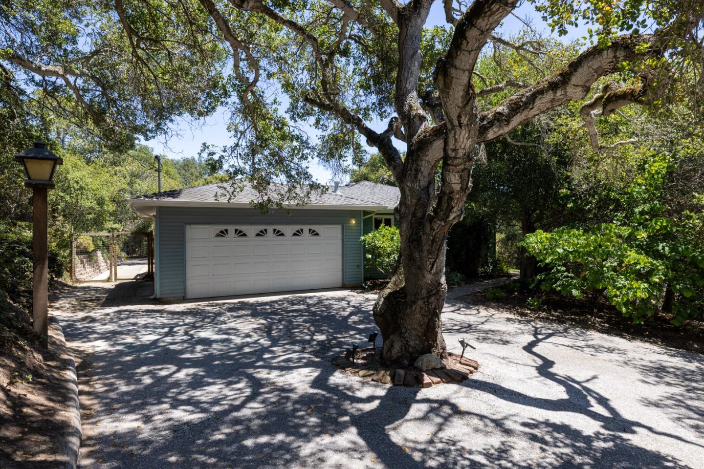 Detail Gallery Image 2 of 41 For 19060 Oak Heights Dr, Salinas,  CA 93907 - 3 Beds | 2 Baths