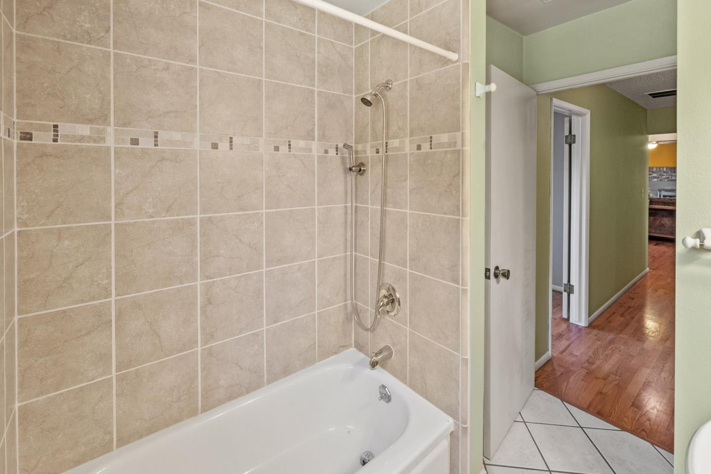 Detail Gallery Image 24 of 41 For 19060 Oak Heights Dr, Salinas,  CA 93907 - 3 Beds | 2 Baths