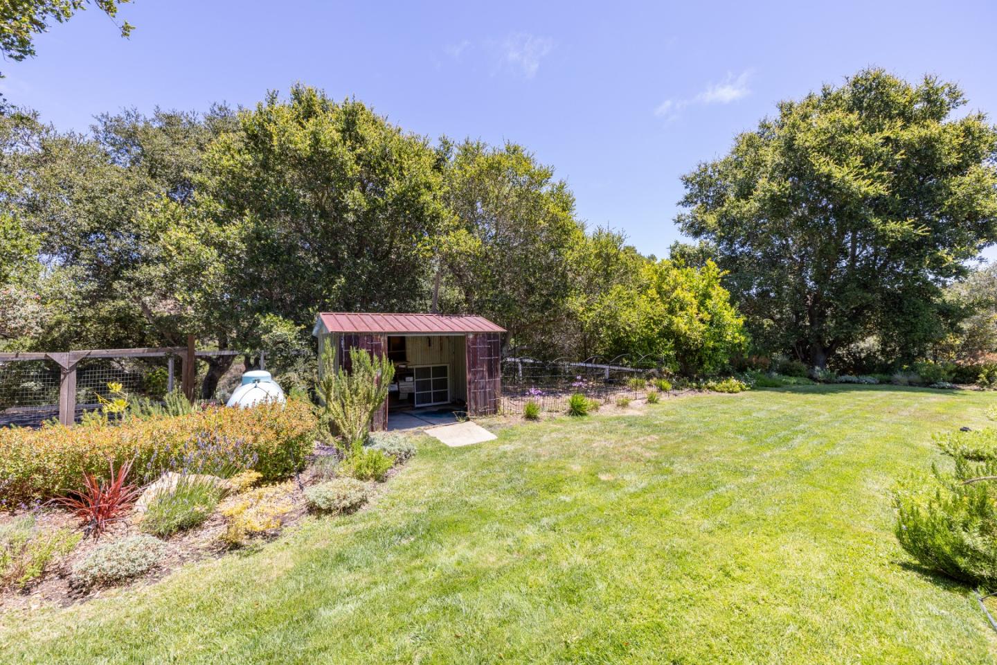 Detail Gallery Image 31 of 41 For 19060 Oak Heights Dr, Salinas,  CA 93907 - 3 Beds | 2 Baths