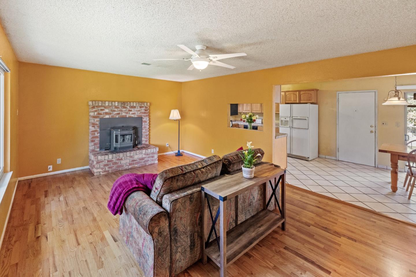 Detail Gallery Image 5 of 41 For 19060 Oak Heights Dr, Salinas,  CA 93907 - 3 Beds | 2 Baths