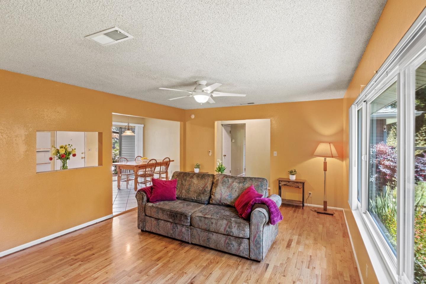 Detail Gallery Image 6 of 41 For 19060 Oak Heights Dr, Salinas,  CA 93907 - 3 Beds | 2 Baths