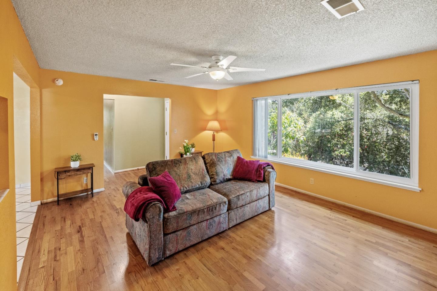 Detail Gallery Image 7 of 41 For 19060 Oak Heights Dr, Salinas,  CA 93907 - 3 Beds | 2 Baths