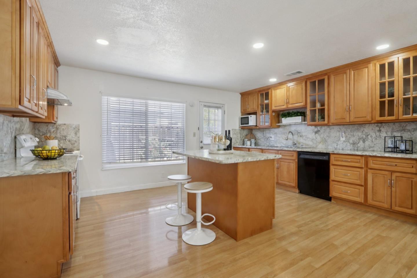 Detail Gallery Image 10 of 31 For 1672 Edsel Dr, Milpitas,  CA 95035 - 3 Beds | 2 Baths