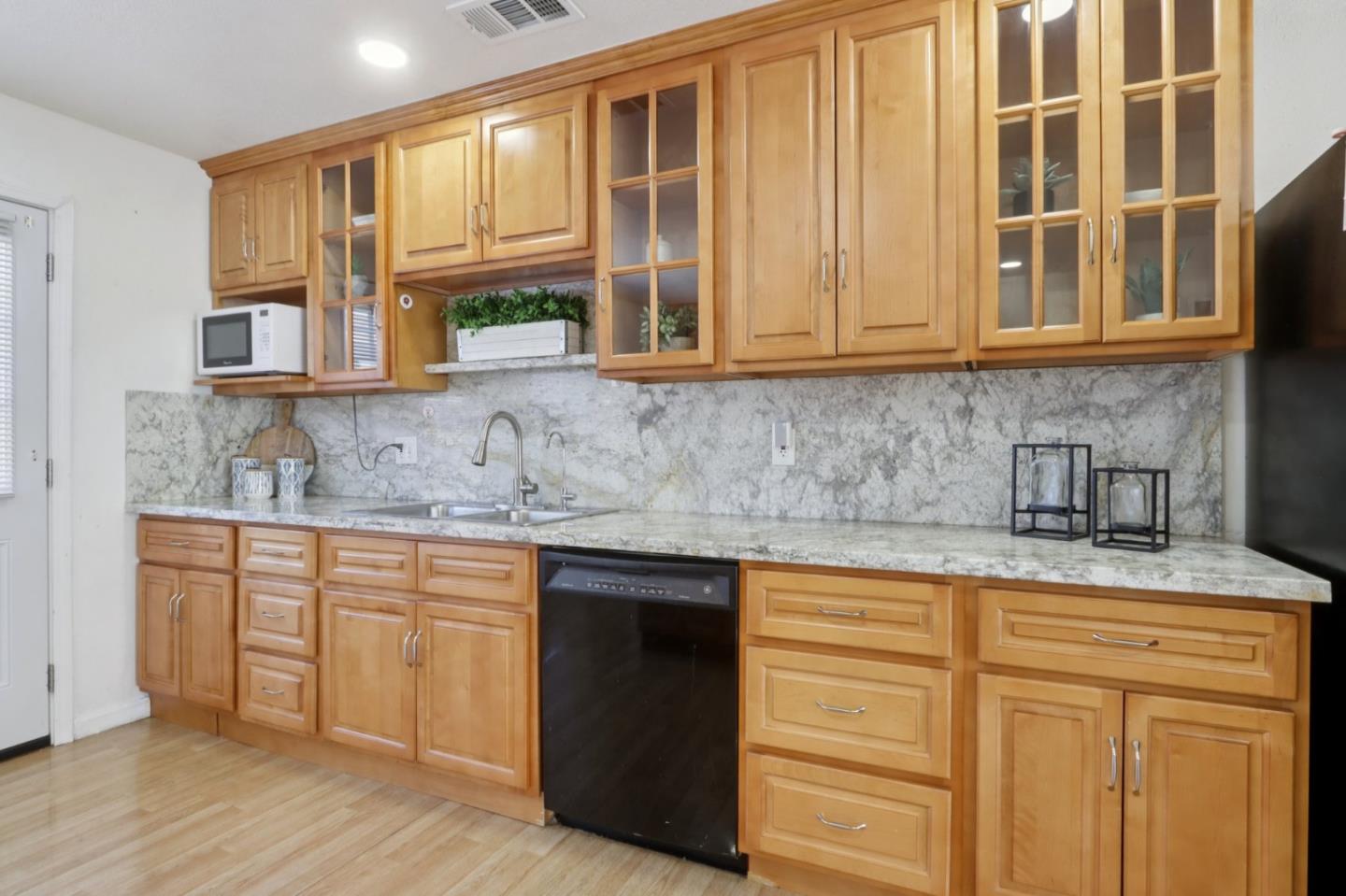 Detail Gallery Image 12 of 31 For 1672 Edsel Dr, Milpitas,  CA 95035 - 3 Beds | 2 Baths