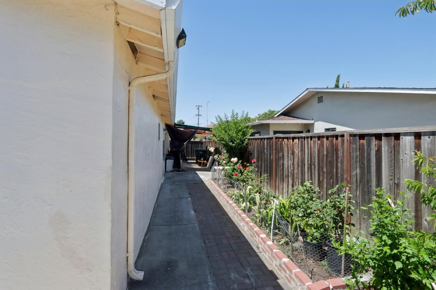 Detail Gallery Image 25 of 31 For 1672 Edsel Dr, Milpitas,  CA 95035 - 3 Beds | 2 Baths