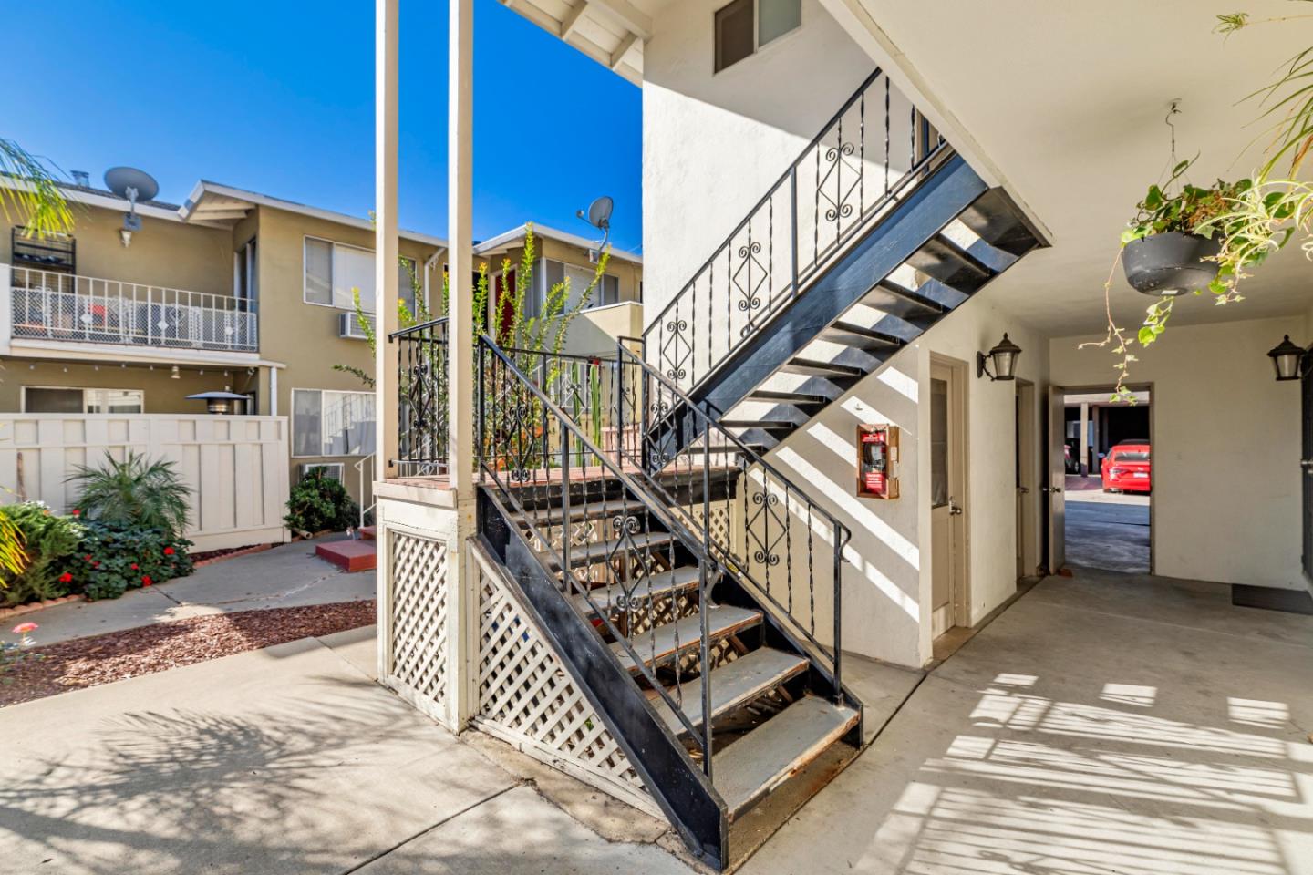 Detail Gallery Image 4 of 17 For 184 Roxbury St, Santa Clara,  CA 95050 - – Beds | – Baths