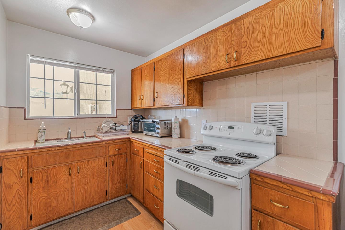 Detail Gallery Image 8 of 17 For 184 Roxbury St, Santa Clara,  CA 95050 - – Beds | – Baths