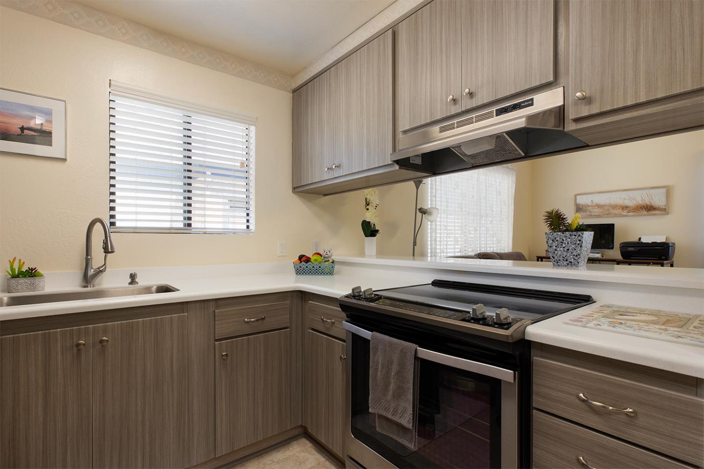 Detail Gallery Image 3 of 14 For 7th Ave, Santa Cruz,  CA 95062 - 1 Beds | 1 Baths