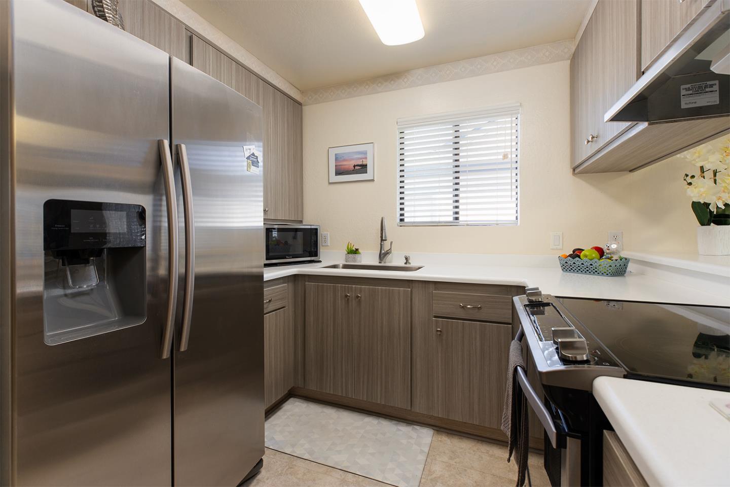 Detail Gallery Image 4 of 14 For 7th Ave, Santa Cruz,  CA 95062 - 1 Beds | 1 Baths