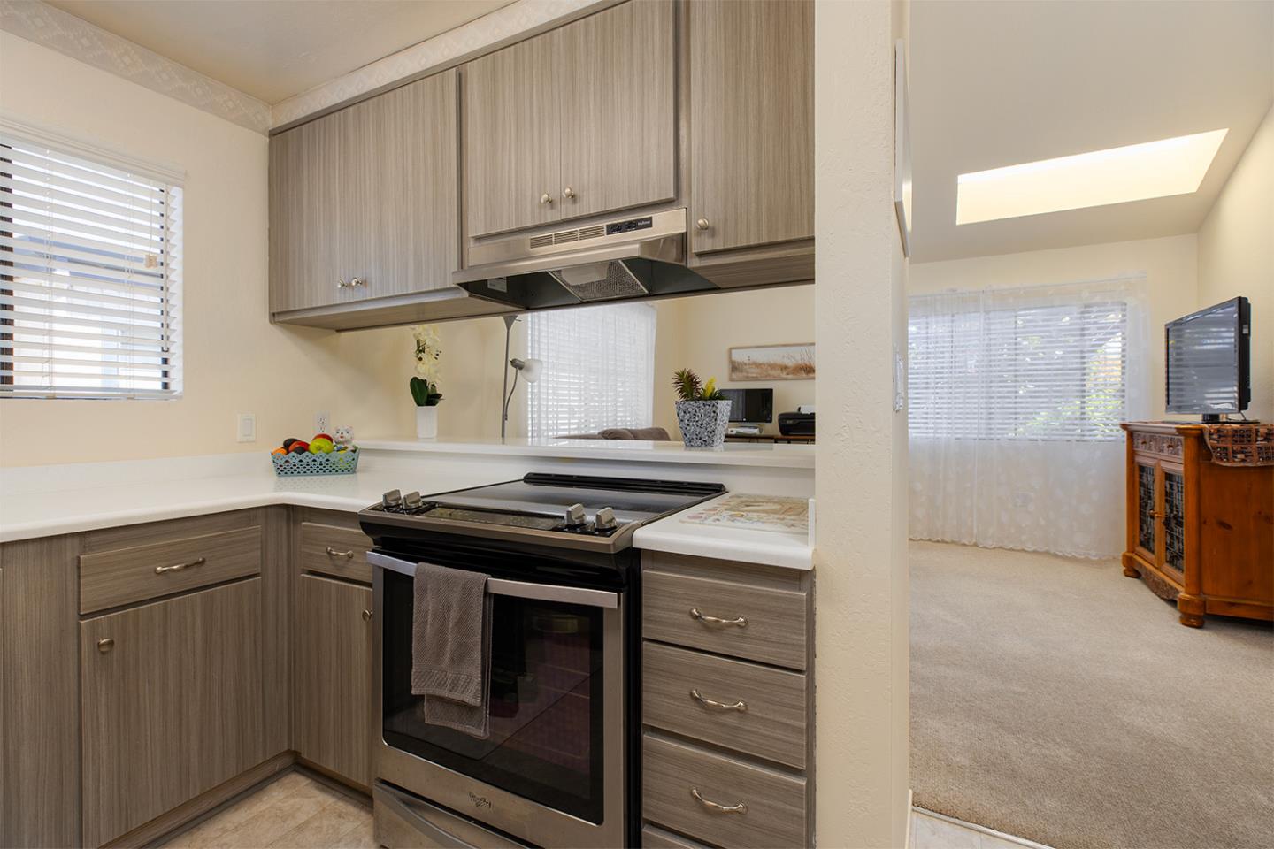 Detail Gallery Image 5 of 14 For 7th Ave, Santa Cruz,  CA 95062 - 1 Beds | 1 Baths