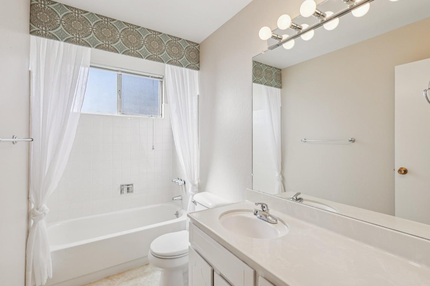 Detail Gallery Image 24 of 56 For 908 Park Pacifica Ave, Pacifica,  CA 94044 - 4 Beds | 2/1 Baths