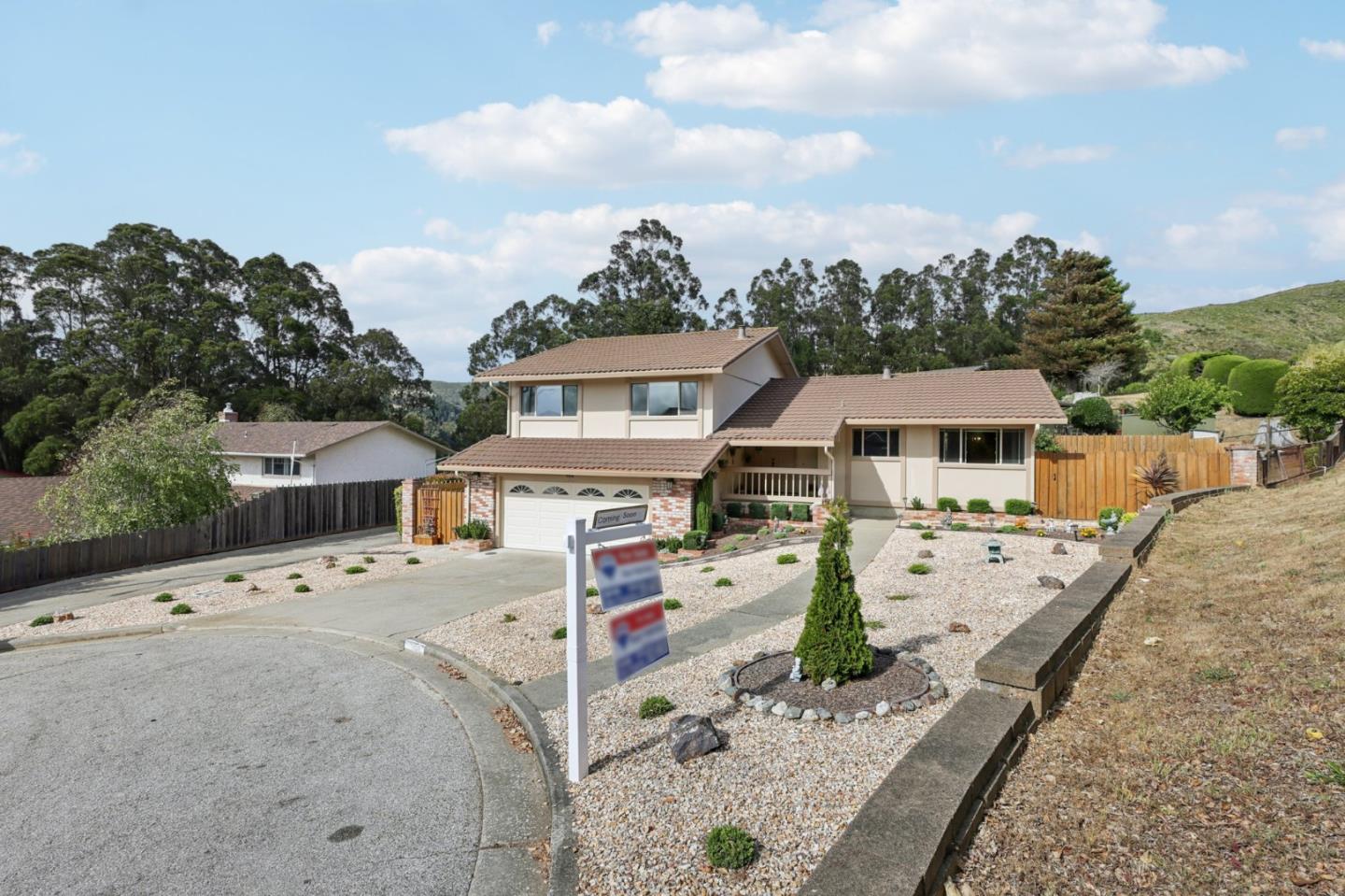 Detail Gallery Image 3 of 56 For 908 Park Pacifica Ave, Pacifica,  CA 94044 - 4 Beds | 2/1 Baths