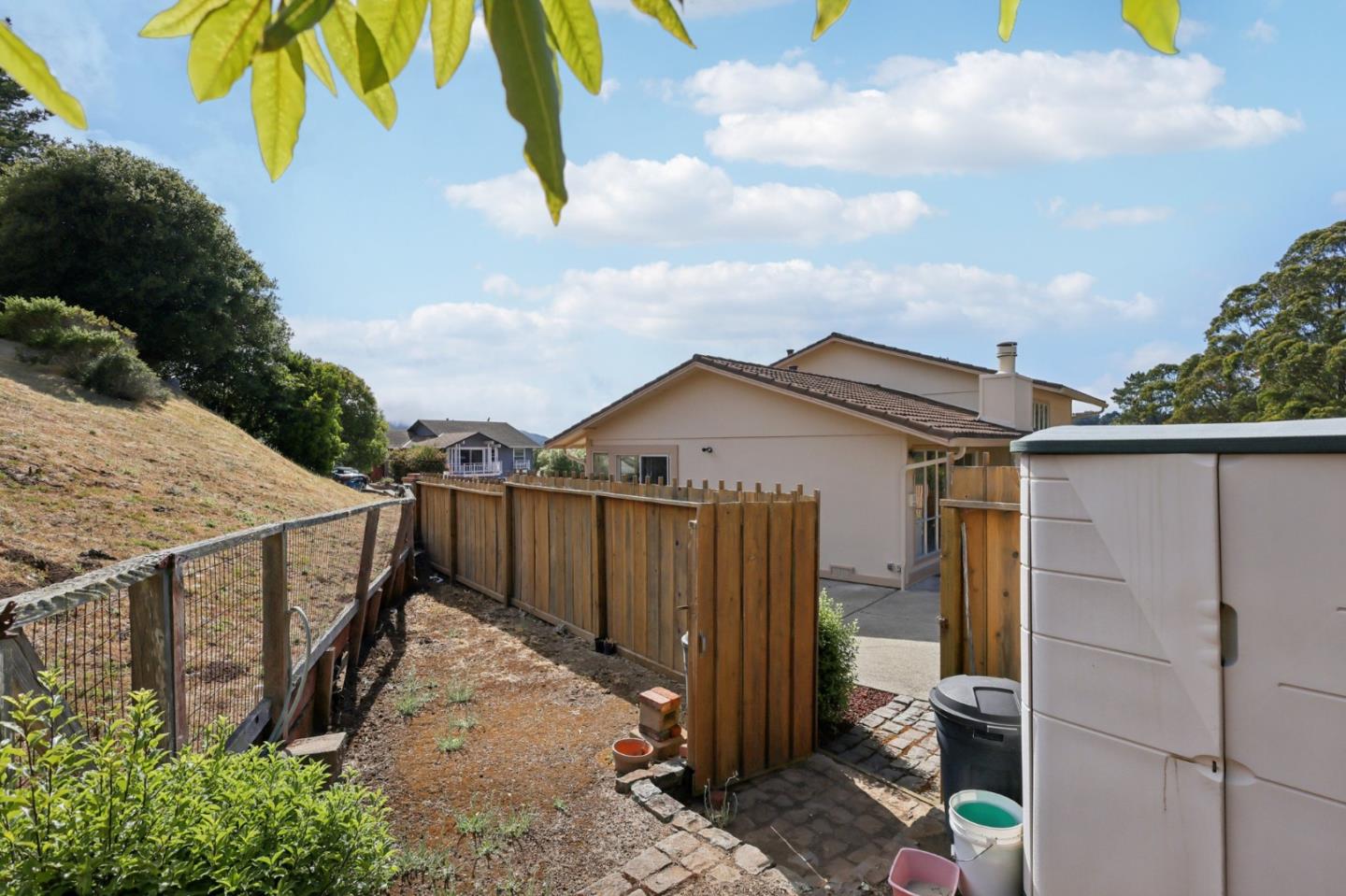 Detail Gallery Image 42 of 56 For 908 Park Pacifica Ave, Pacifica,  CA 94044 - 4 Beds | 2/1 Baths