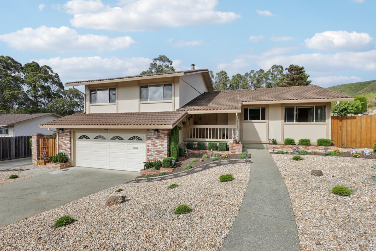 Detail Gallery Image 6 of 56 For 908 Park Pacifica Ave, Pacifica,  CA 94044 - 4 Beds | 2/1 Baths