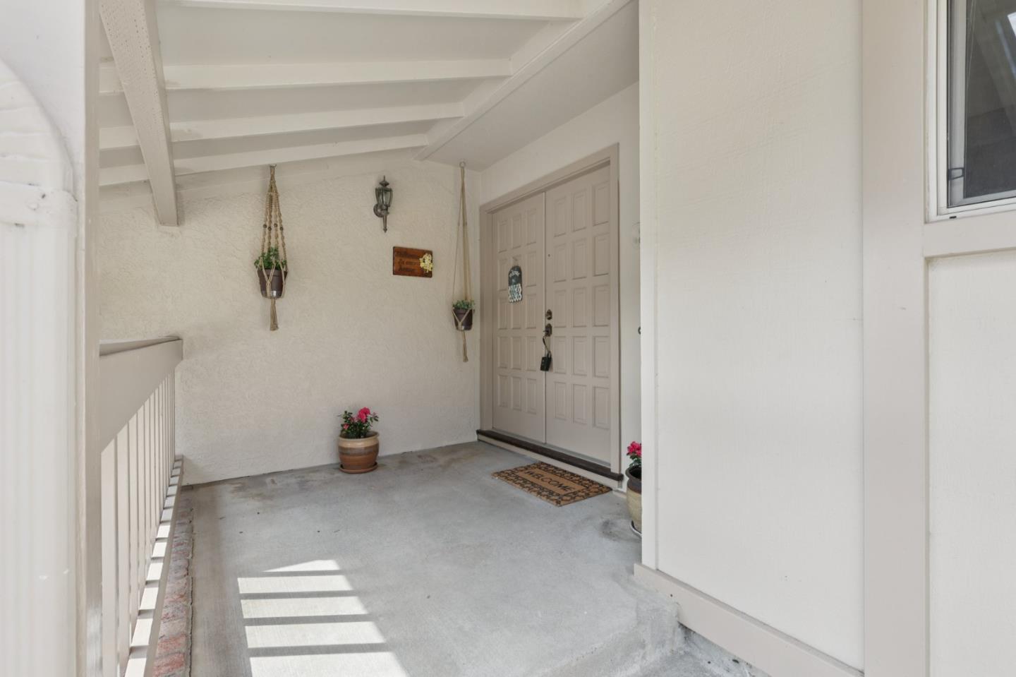 Detail Gallery Image 8 of 56 For 908 Park Pacifica Ave, Pacifica,  CA 94044 - 4 Beds | 2/1 Baths