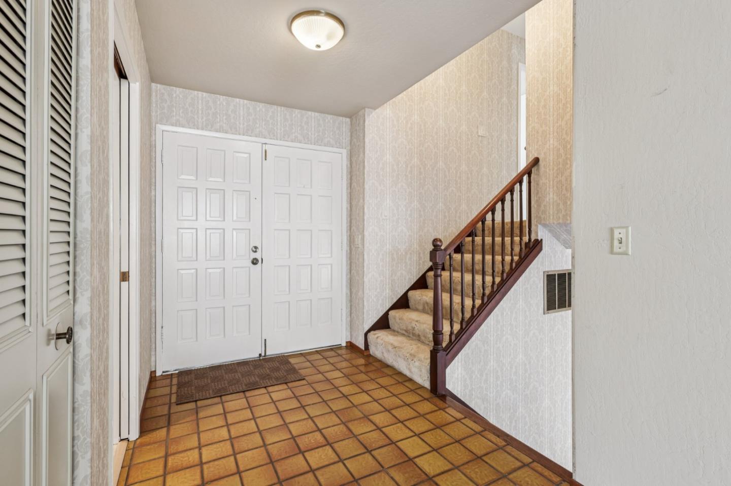 Detail Gallery Image 9 of 56 For 908 Park Pacifica Ave, Pacifica,  CA 94044 - 4 Beds | 2/1 Baths