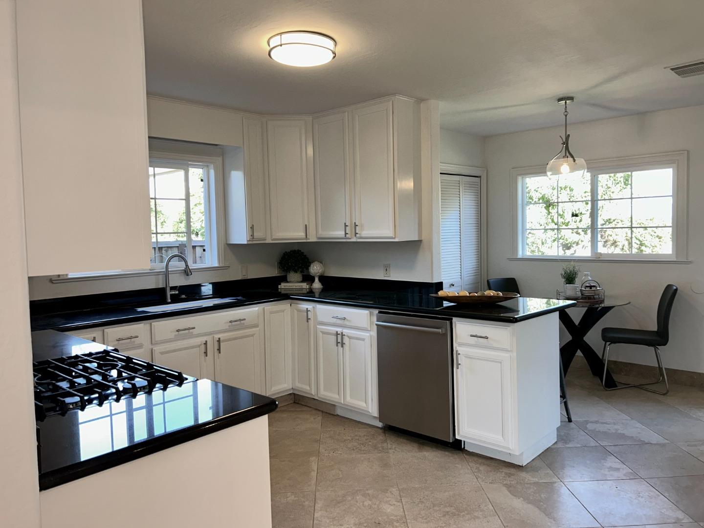 Detail Gallery Image 14 of 43 For 120 El Toro Ct, Morgan Hill,  CA 95037 - 3 Beds | 2 Baths