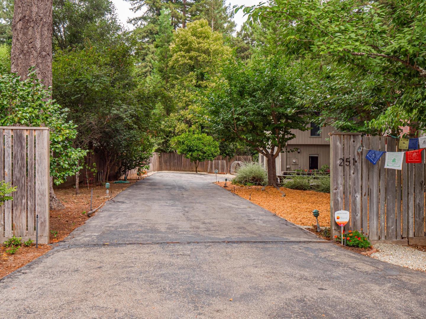 Detail Gallery Image 4 of 52 For 251 Sunnycroft Rd, Ben Lomond,  CA 95005 - 3 Beds | 2/1 Baths
