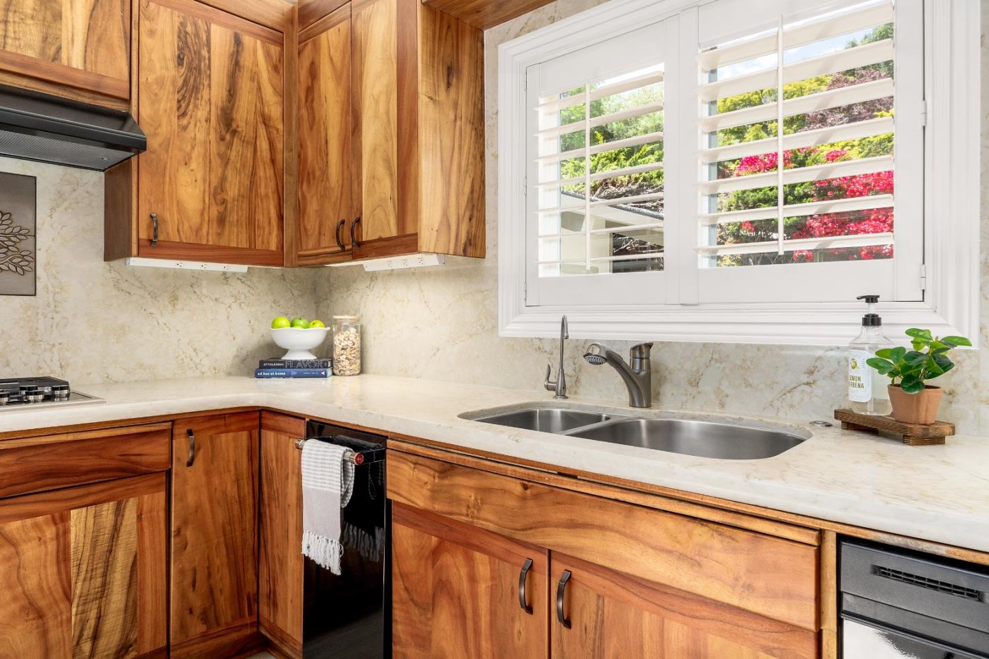 Detail Gallery Image 7 of 40 For 77 Pasatiempo Dr, Santa Cruz,  CA 95060 - 5 Beds | 4 Baths