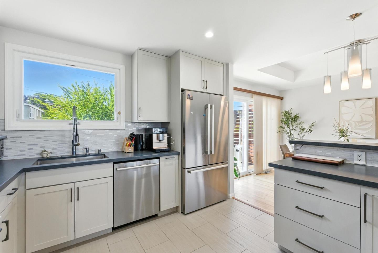 Detail Gallery Image 10 of 42 For 583 Hawthorne Ave, San Bruno,  CA 94066 - 3 Beds | 2 Baths