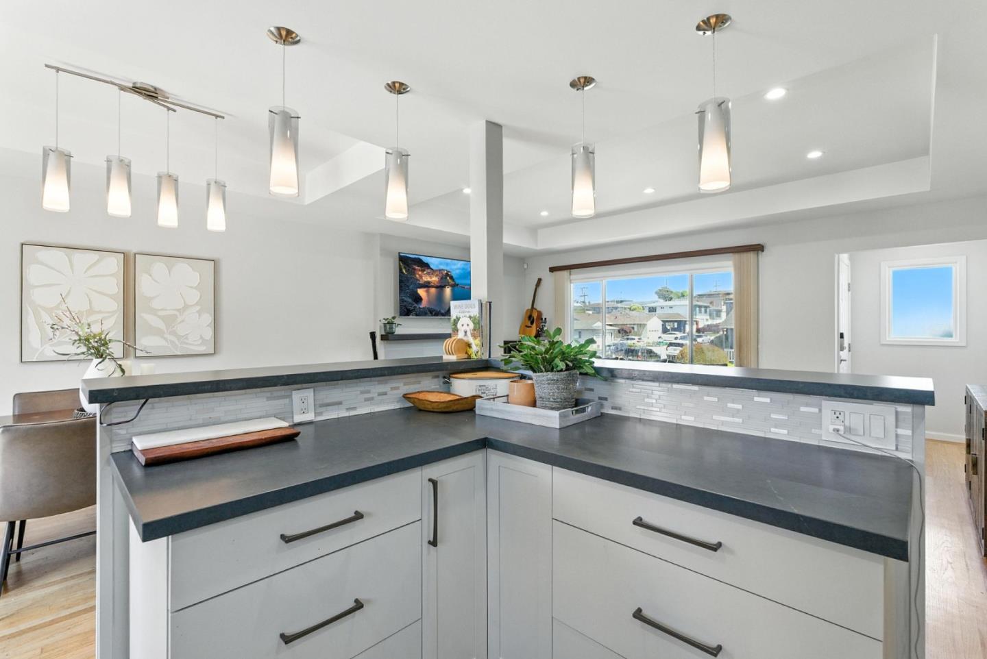 Detail Gallery Image 12 of 42 For 583 Hawthorne Ave, San Bruno,  CA 94066 - 3 Beds | 2 Baths