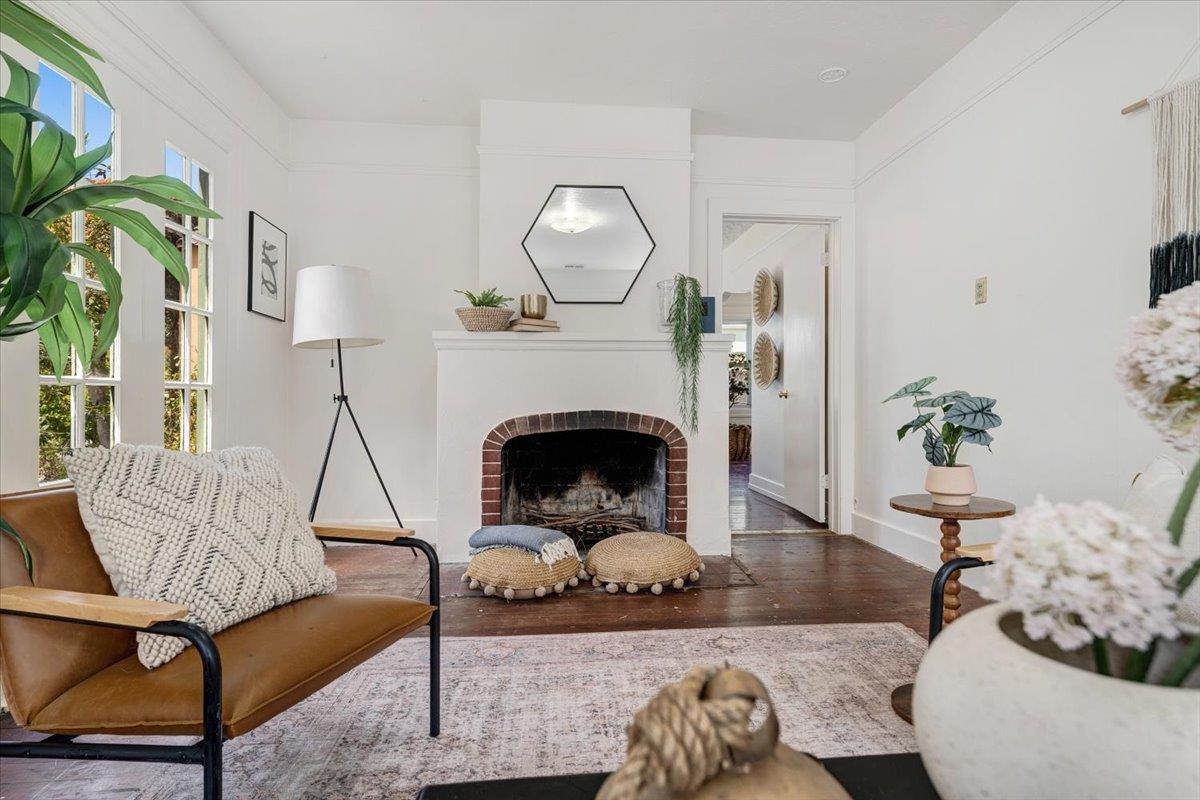 Detail Gallery Image 13 of 40 For 806 Seabright Ave, Santa Cruz,  CA 95062 - 4 Beds | 2 Baths