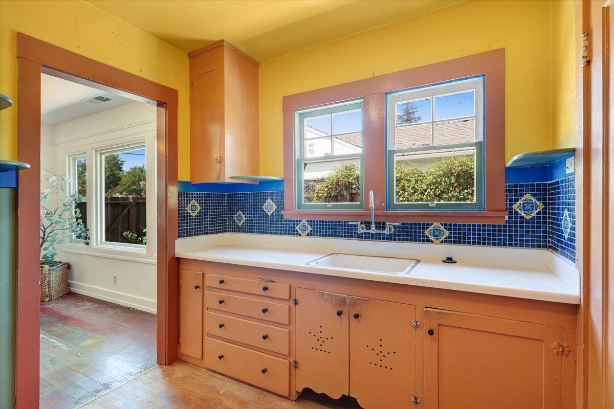Detail Gallery Image 18 of 40 For 806 Seabright Ave, Santa Cruz,  CA 95062 - 4 Beds | 2 Baths