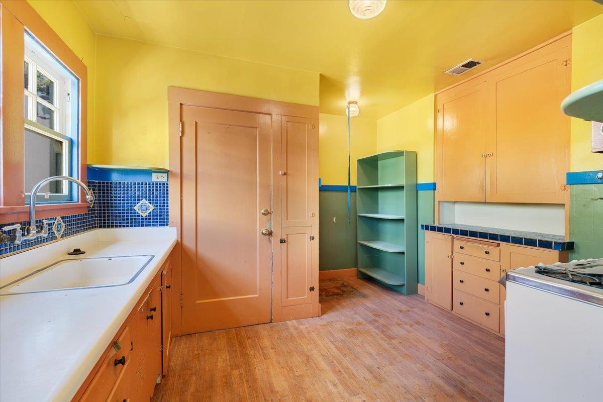 Detail Gallery Image 19 of 40 For 806 Seabright Ave, Santa Cruz,  CA 95062 - 4 Beds | 2 Baths