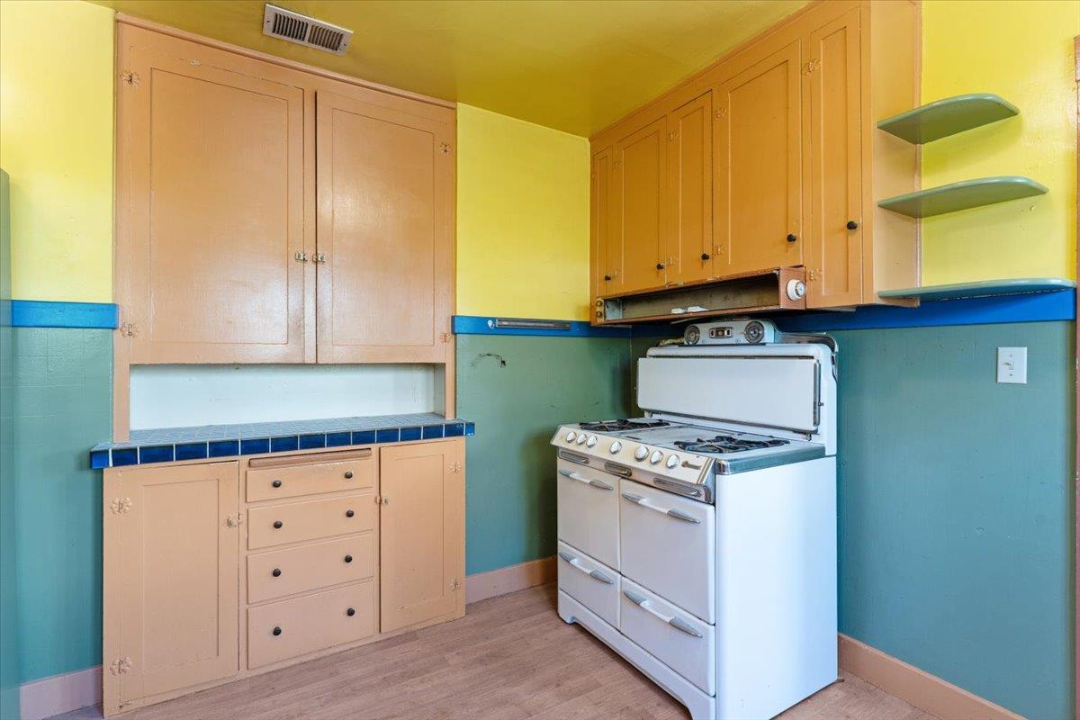 Detail Gallery Image 20 of 40 For 806 Seabright Ave, Santa Cruz,  CA 95062 - 4 Beds | 2 Baths