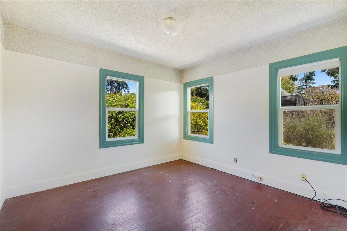 Detail Gallery Image 24 of 40 For 806 Seabright Ave, Santa Cruz,  CA 95062 - 4 Beds | 2 Baths