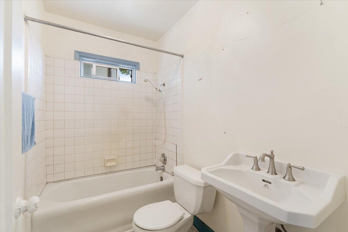 Detail Gallery Image 26 of 40 For 806 Seabright Ave, Santa Cruz,  CA 95062 - 4 Beds | 2 Baths