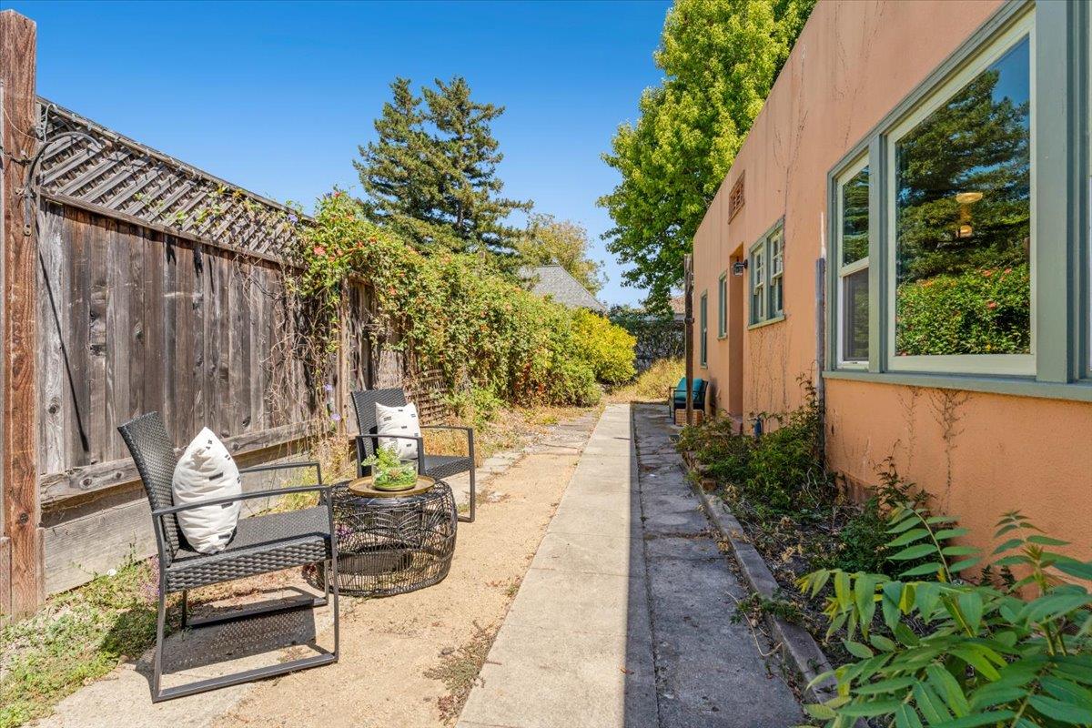 Detail Gallery Image 29 of 40 For 806 Seabright Ave, Santa Cruz,  CA 95062 - 4 Beds | 2 Baths